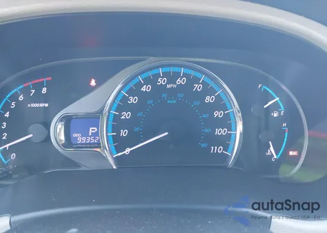 2014 Toyota Sienna Xle V6 8 Passenger z USA, uszkodzony, nr VIN 5TDYK3DC3ES464360